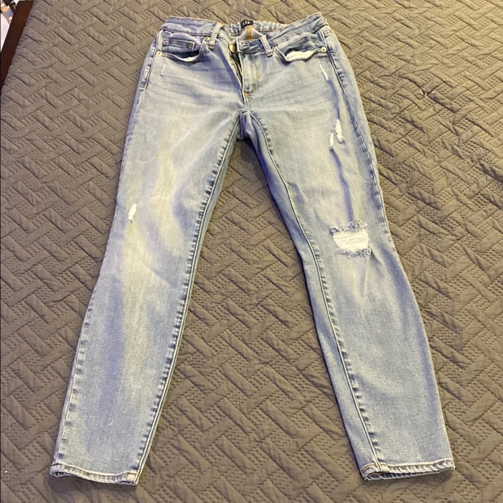 GAP Women's Light Blue Distressed Jeans